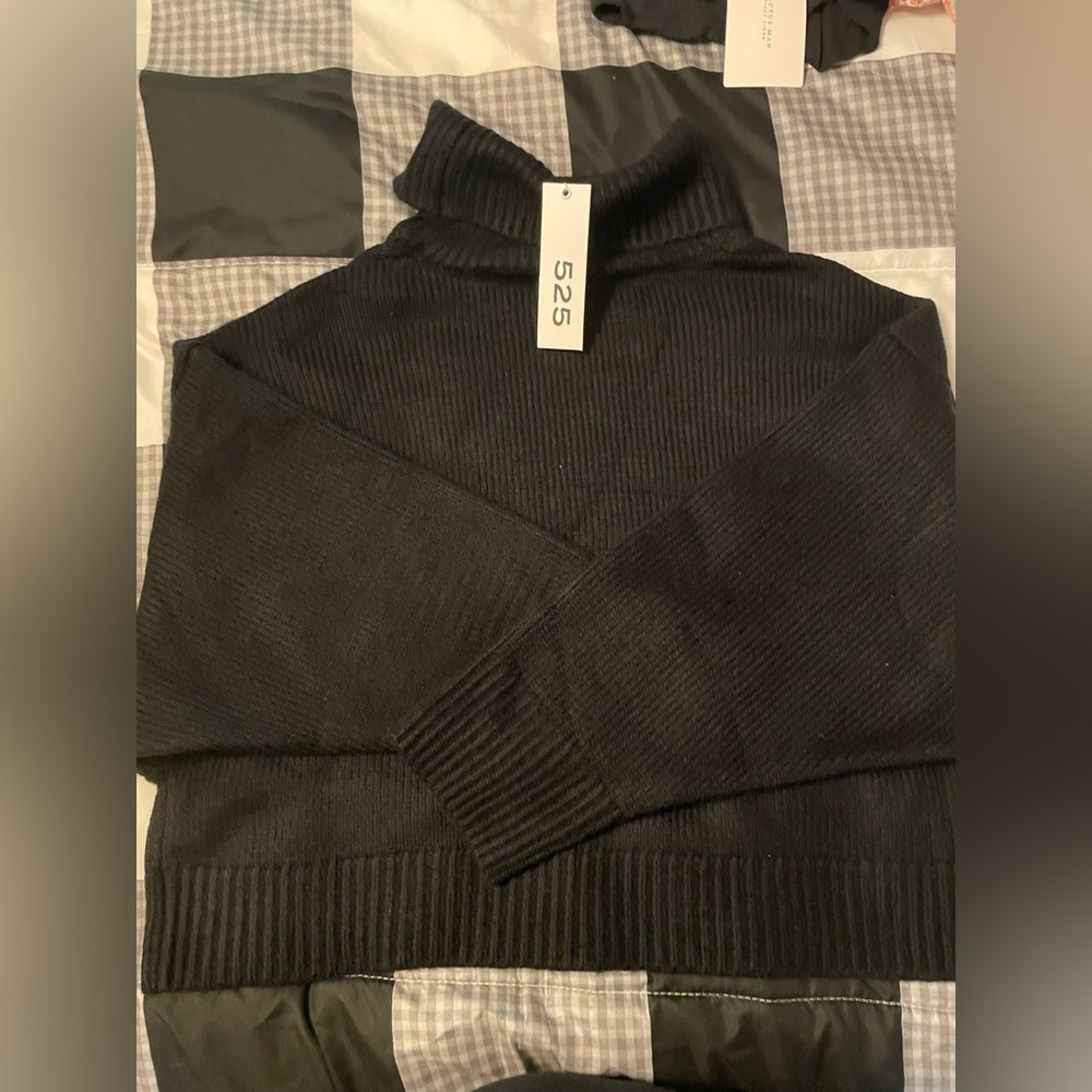 NWT 525 America Sweater
Grey and green
Size Small
Retail $150